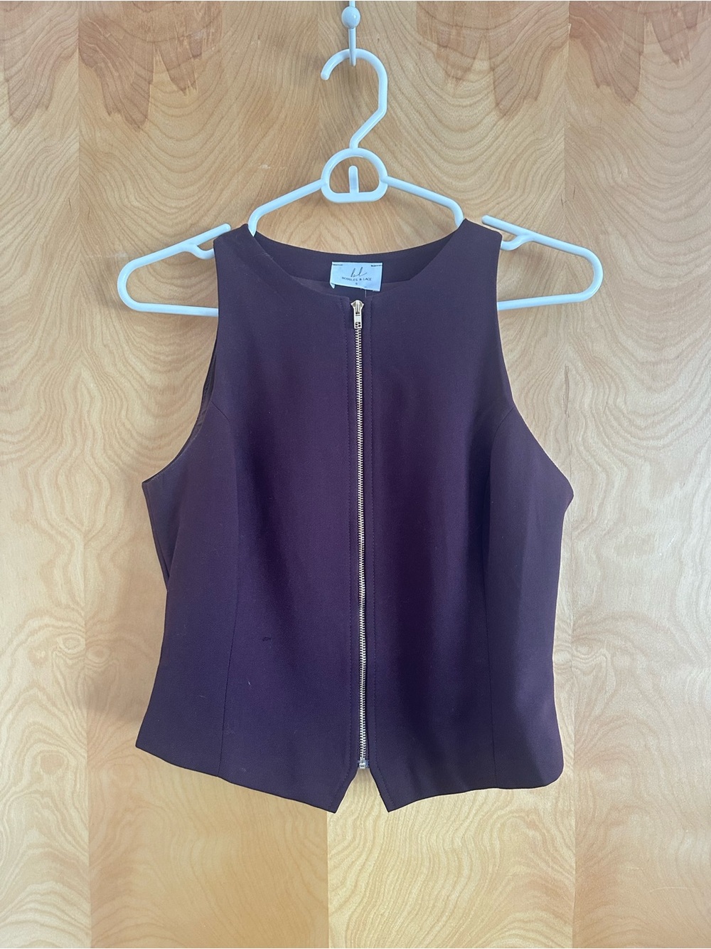 Women’s Sleeveless Zip-Front Tank Top in Plum